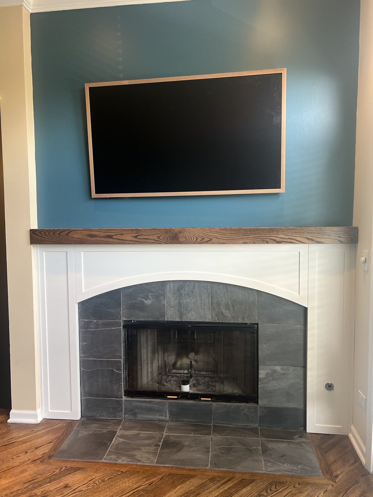Fireplace Mantle and Surround by Purpose Design and Build, Chicago
